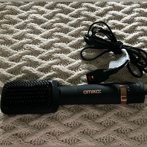 Amika 2 in 1 Drying Brush. Perfect Condition.
